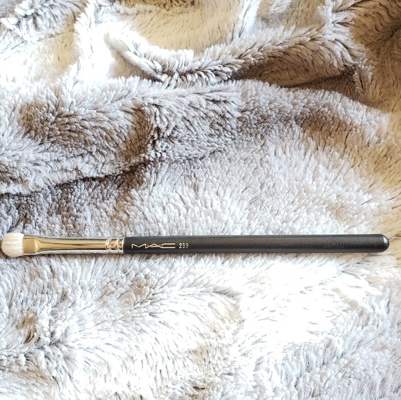 MAC Cosmetics Other - Mac 239 Eye Shader Brush